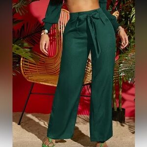 NEVER WORN: Elegant Green Women's Pants